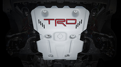 Placa protectora delantera TRD: Aluminio