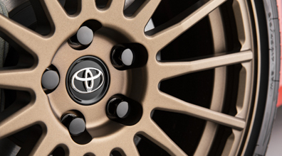 Black Lug Nuts: 16 Piece Set