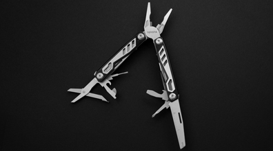 Almacenaje lateral para multiherramienta